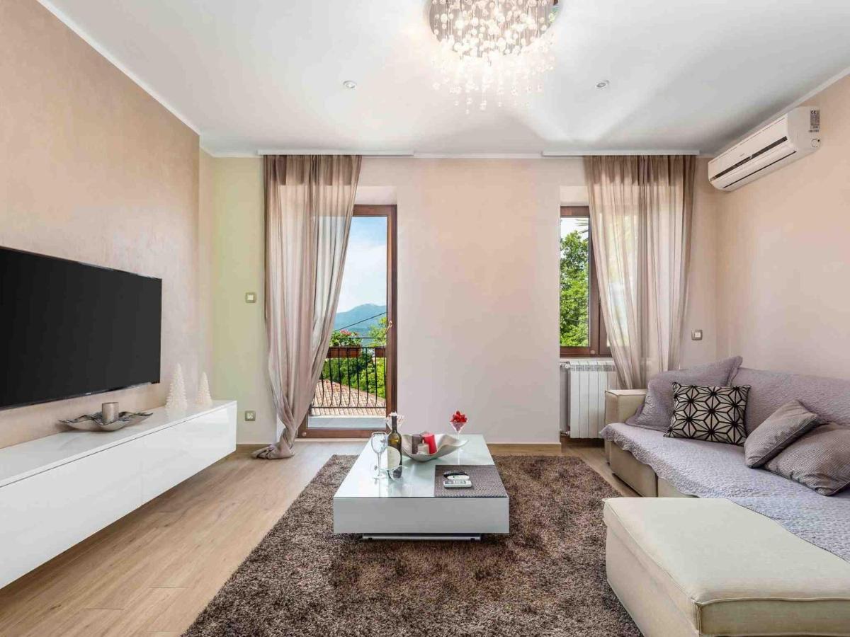 Srok Apartments With Pool Kastav Room photo